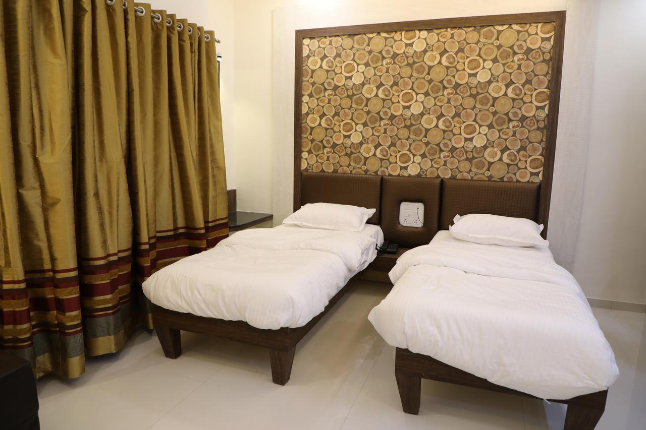 Hotel Pushpak Park Osmanabad Εξωτερικό φωτογραφία