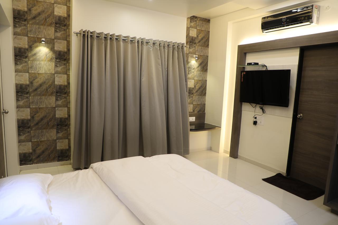 Hotel Pushpak Park Osmanabad Εξωτερικό φωτογραφία