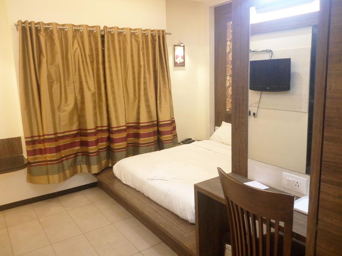 Hotel Pushpak Park Osmanabad Εξωτερικό φωτογραφία