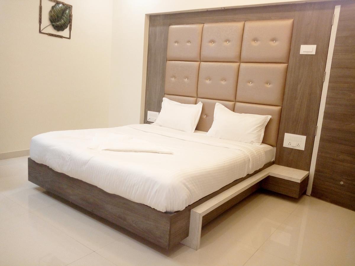 Hotel Pushpak Park Osmanabad Εξωτερικό φωτογραφία